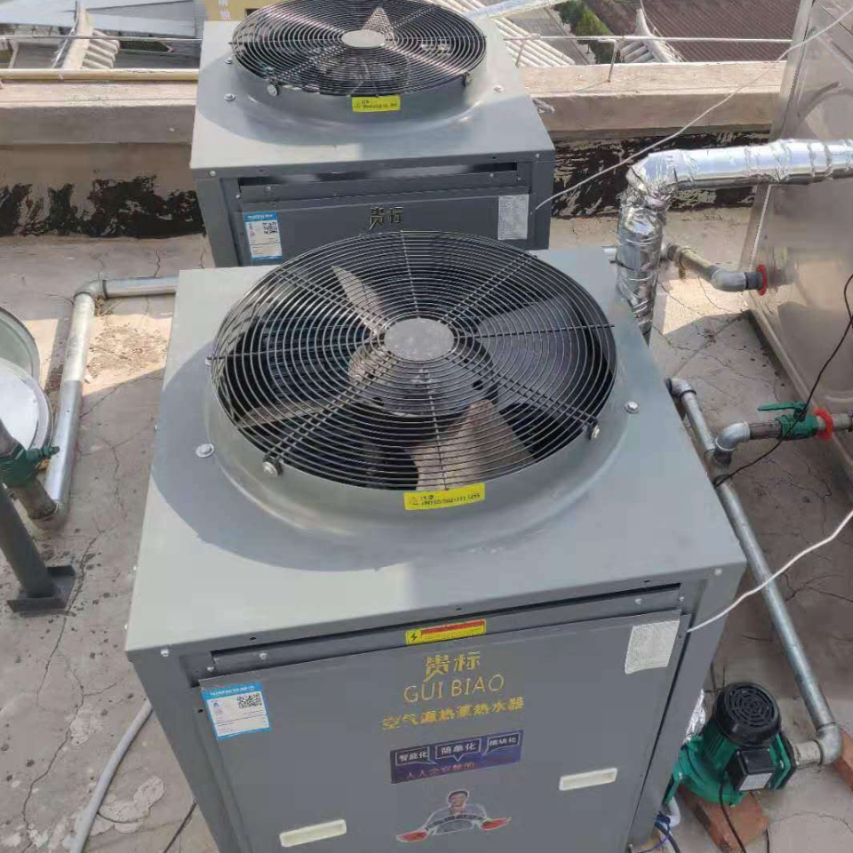 昆明民航路医院600管太阳能热水系统+2台5P空气能热泵